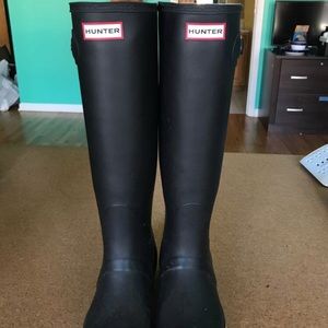 Women’s hunter boots black size 8